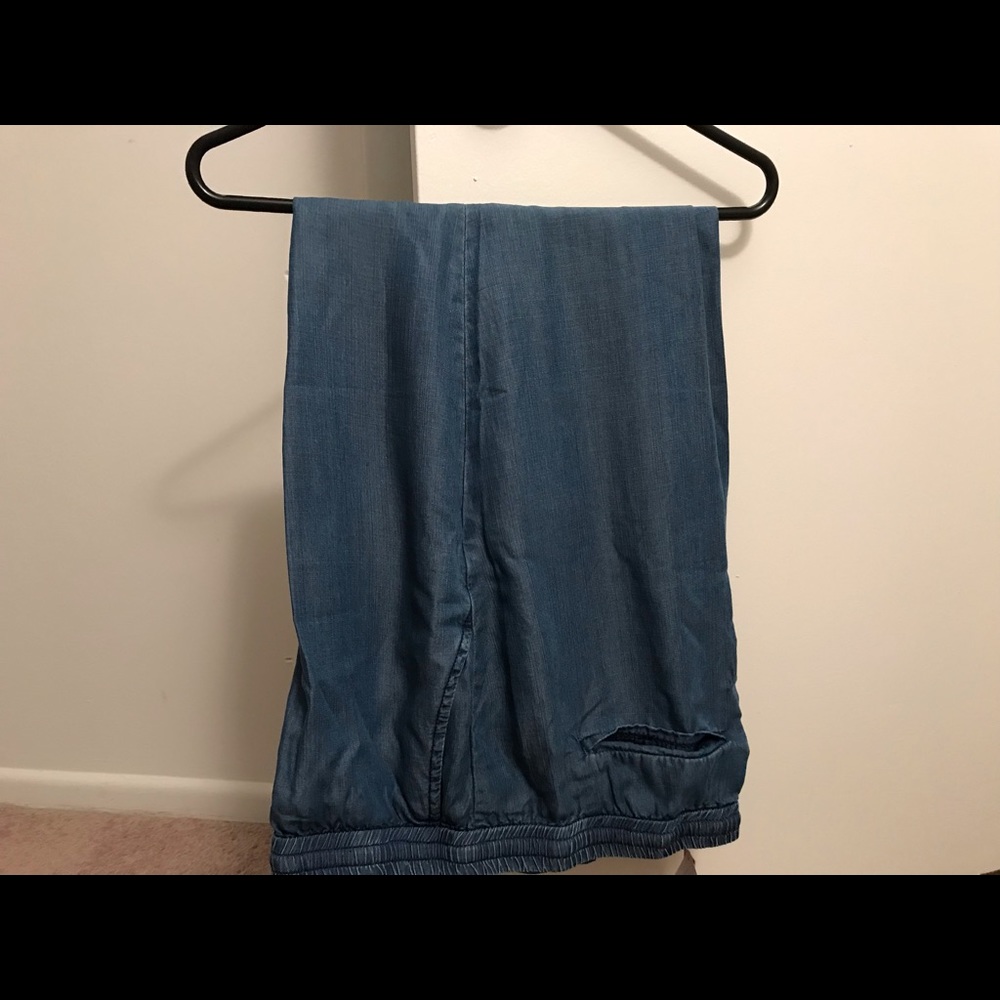 Ladies cropped denim pants